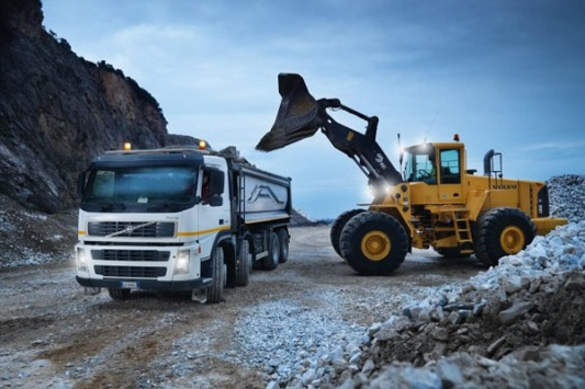 Livraison Enrochement en Savoie Vente et livraison de sable, gravier, pour les professionnels.